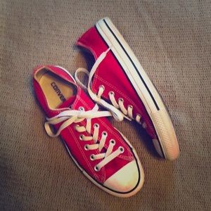 Converse Chuck Taylor low tops